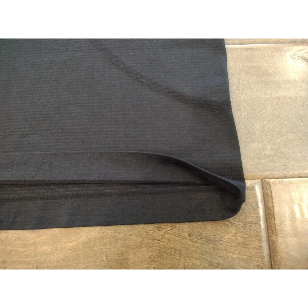 LULULEMON Women's EUC Swiftly Tech Black sleeveless tank top - size 10